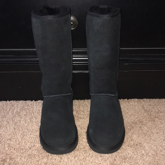UGG Shoes - BRAND NEW CLASSIC BLACK UGGS